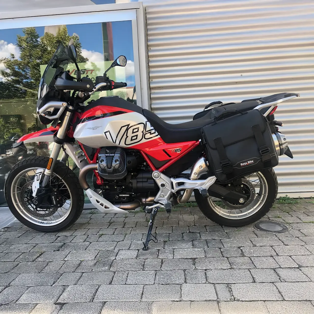 Borse laterali per Moto Guzzi V85 Strada E TT 2025, coppia di borse TREKKER - immagine 2